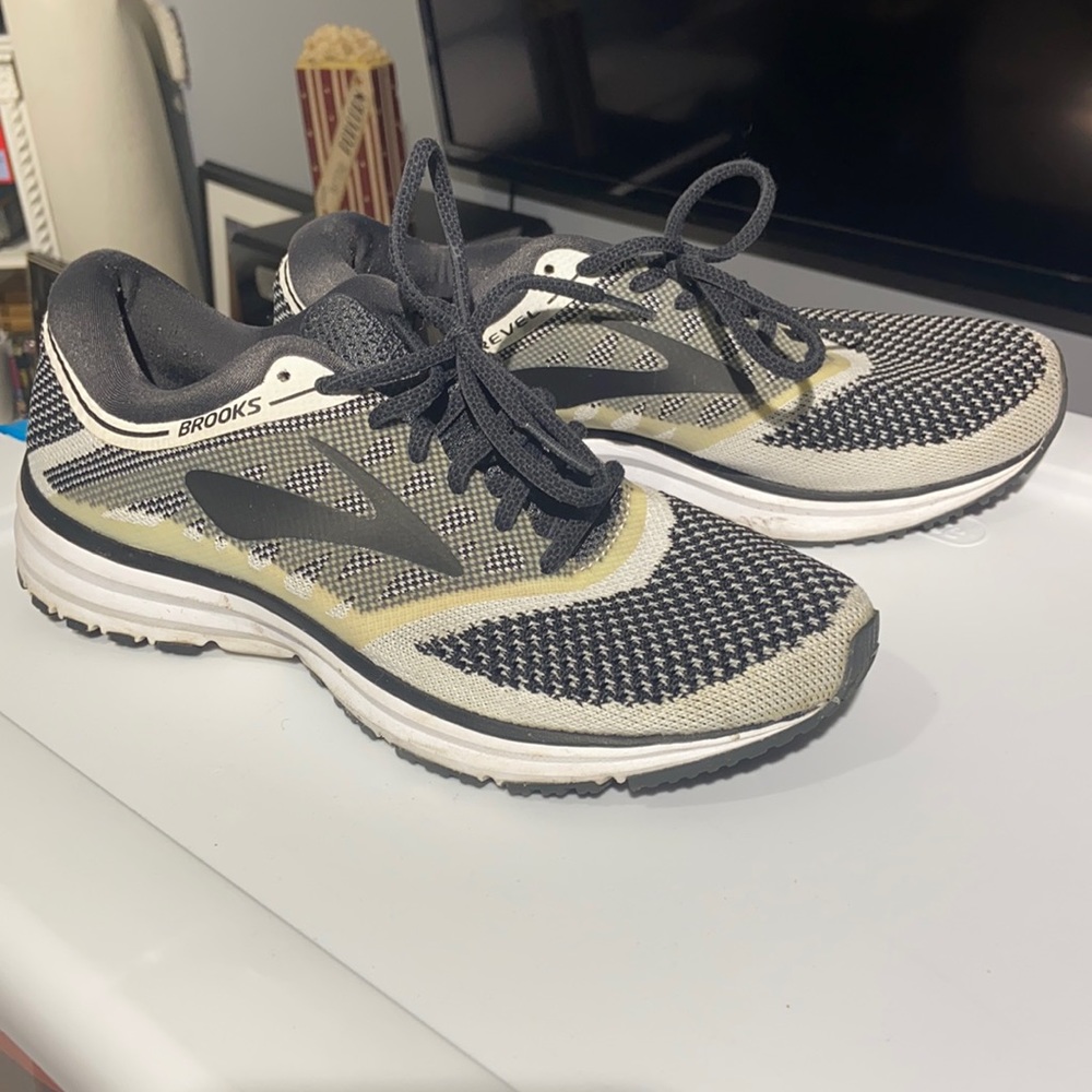 Brooks revel. Size 8. Brand new worn maybe 3 times!